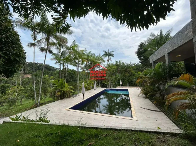 Chácara na Avenida Margarita com 3.121m² Com piscina e Edícula Disponível pra Venda!