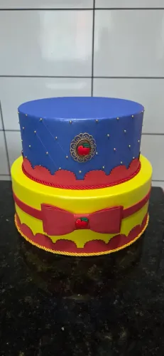 Bolo fake (falso) Branca de Neve. 