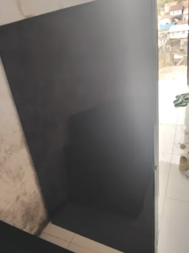 Vendo TV para retirar as peças esta com a tela quebrada