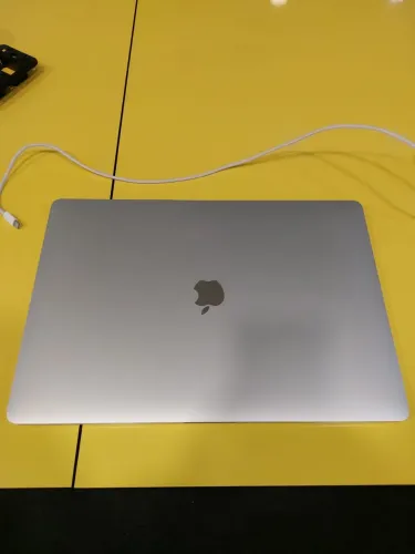 40 unidades Macbook Pro i7, 16GB, 512GB SSD (Modelo A2141) - Seminovos e Sem Carregadores