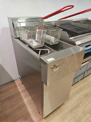 fritadeira industrial a gás 90.000 btus com zona fria - a pronta entrega 