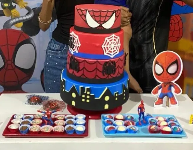 Bolo fake homem aranha 