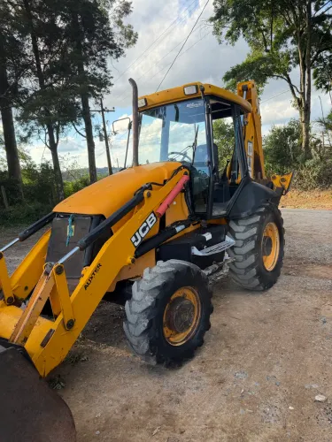 Máquinas pesadas linha amarela construção civil