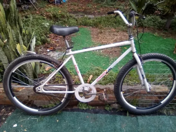 Bicicleta Caloi Cruiser SAFARI Aro 26x1.1/2x2 Só rodas não originais .