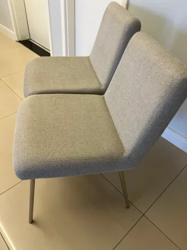 Par de cadeiras. Mesa de jantar, sala de espera, quarto, escritório 