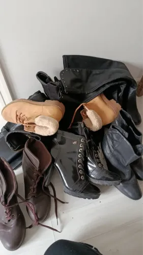 7 Botas e 5 tênis diversos