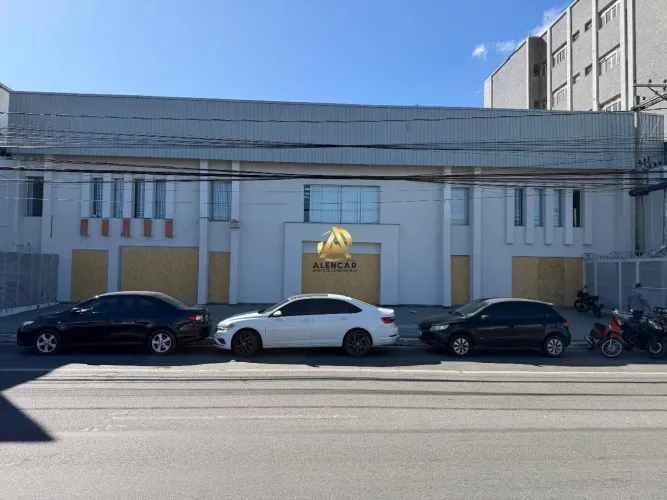 Loja ampla com mezanino na Avenida Carlos Lindenberg Vila Velha/ES