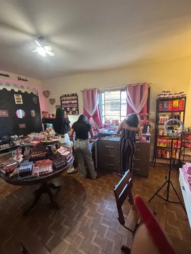 2400 produtos com toda estrutura de moveis e prateleiras
