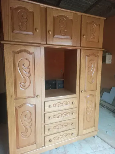 Vendo um guarda roupa solteirão em madeira