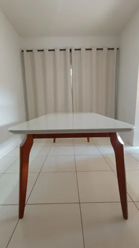 Mesa de jantar para 8 lugares (madeira)