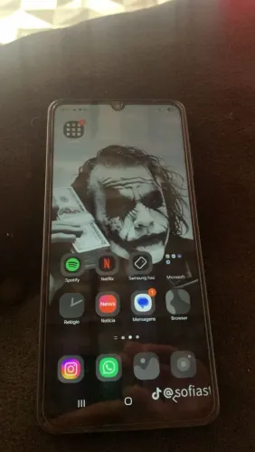 Vende se celular Galaxy A0 7 pegando do certo normal normalmentebateria 100 chip tudo cert