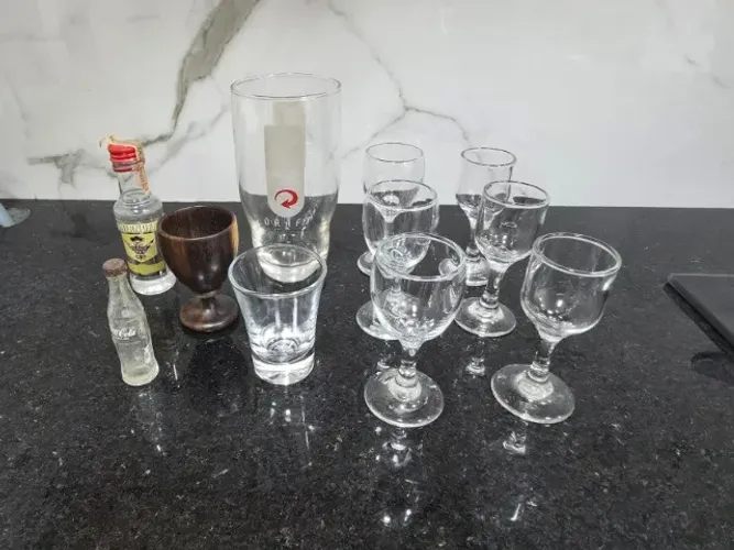 porta vinhos, conjunto de taças para licor, mini vodka, mini garrafa coca cola