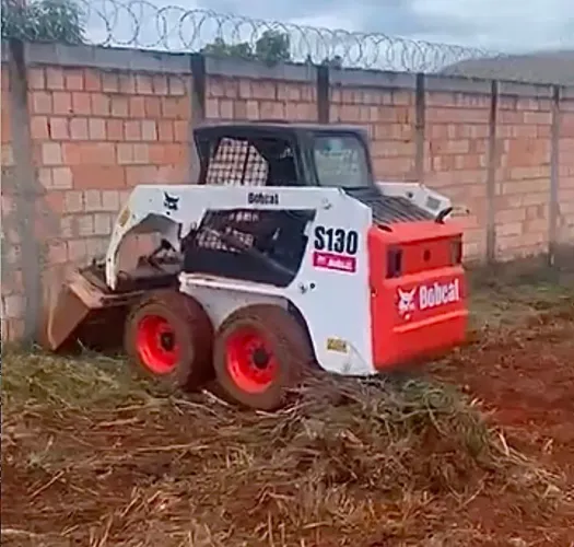 Mini carregadeira S130 Bob cat ano 2010