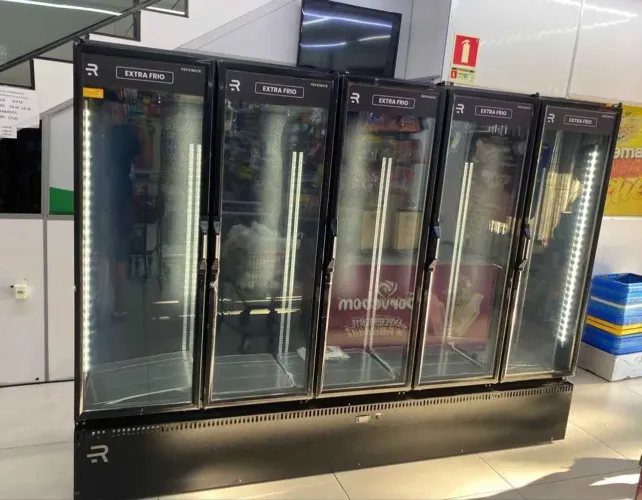 Balcão Auto Serviço 5 Portas Extra Frio Full Black Refrimate