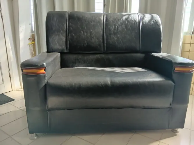 Vendo Sofá 2 lugares de Corino