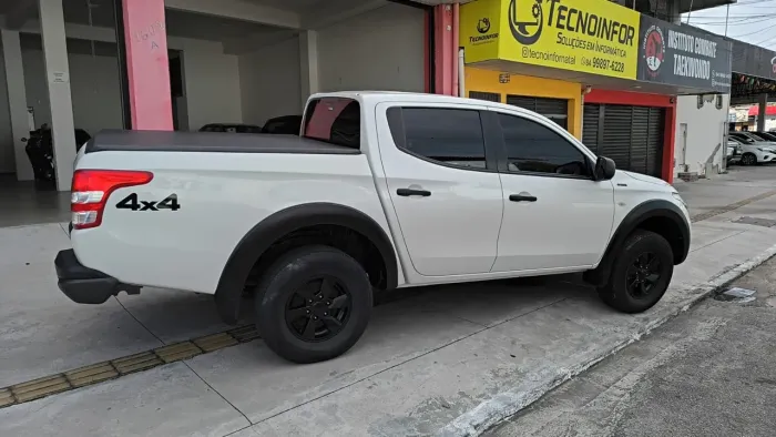 Mitsubishi L200 Tri. Outdo. GLS 2.4 CD 4X4 Die. AUT 2023