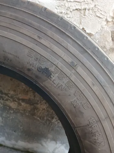 Vendo 2 pneus michelin