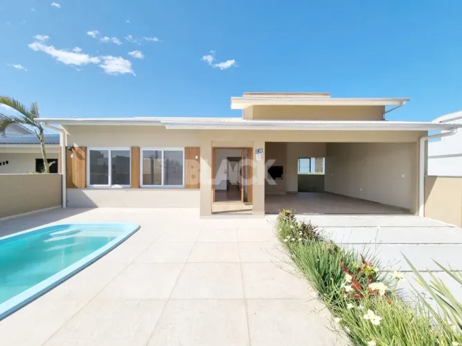 Casa com piscina na Bella Torres SC