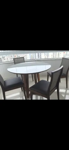 Conjunto de Mesa e Cadeiras Donatella , Linha Premium. Impecável , sem detalhes.