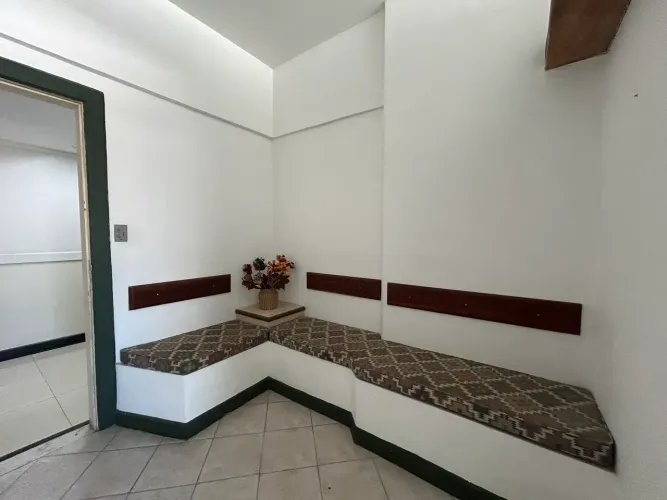 Vendo sala comercial na Av ACM com 26m²