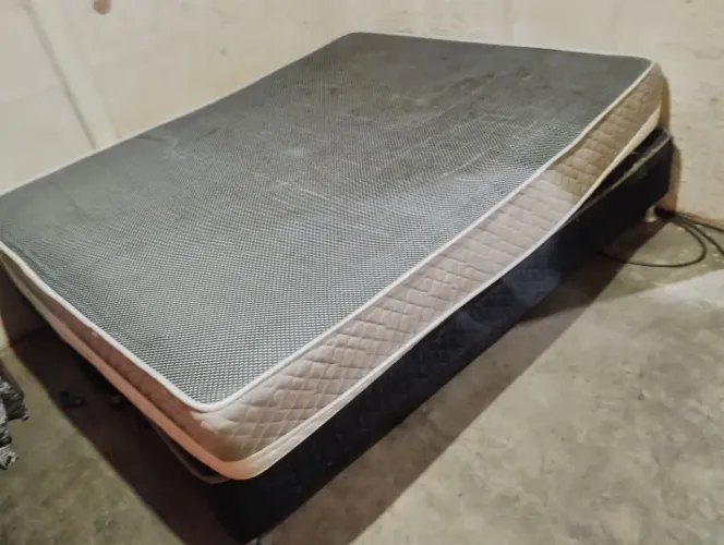 Cama king completa semi nova paguei 1500 vou passar por esse valor pq preciso rapido
