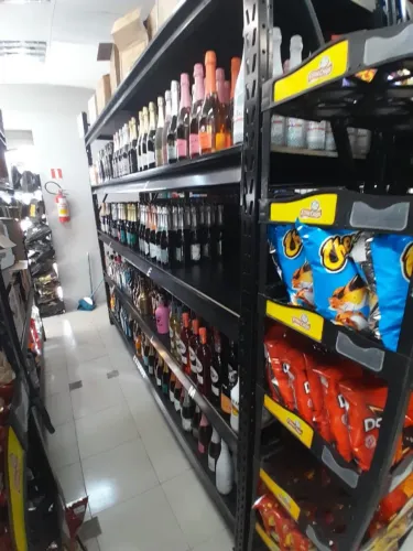 Prateleira direto de fábrica