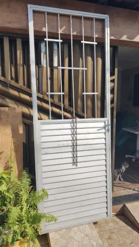 Vendo porta de alumínio