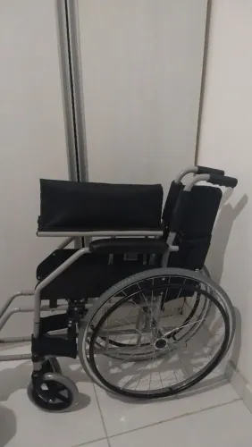 Cadeira de rodas dobrável