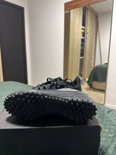 Chuteira adidas
