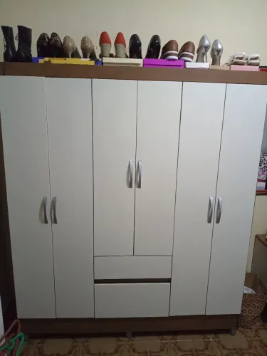 Guarda roupa de 6 portas novo,foi montada a semana retrasada