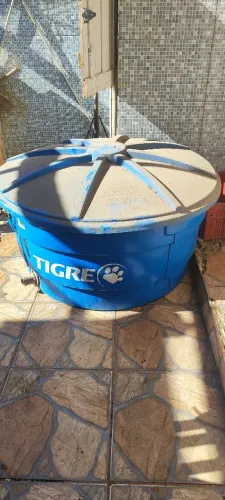 Vende-se caixa de água 500L