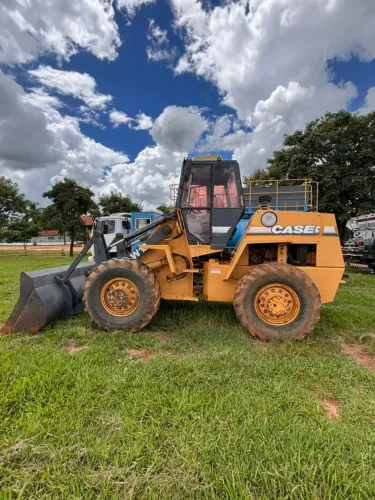 PÁ CARREGADEIRA CASE W18