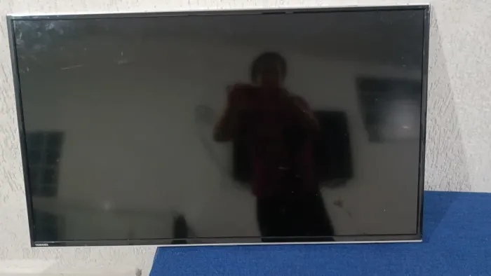 Tv para retirada de peças