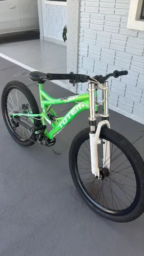 Duas bike, uma tem cubo pro 7
