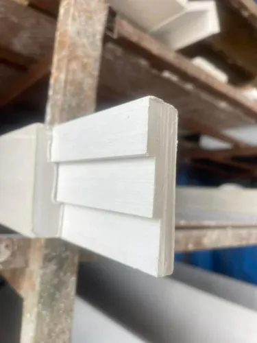 Moldura de gesso escadinha