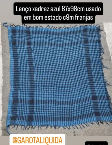 Lenço xadrez azul 87x98cm usado em bom estado com franjas