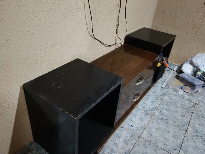 Vendo um rack de madeira