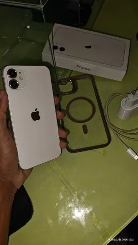 iPhone 11 - 64GB + caixa + capa + carregador original