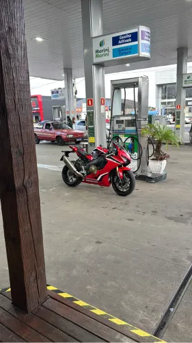 Vendo ou troco por bmw s1000rr 2018 ou 2019 (SOMENTE TRICOLOR E COM KM BAIXO)