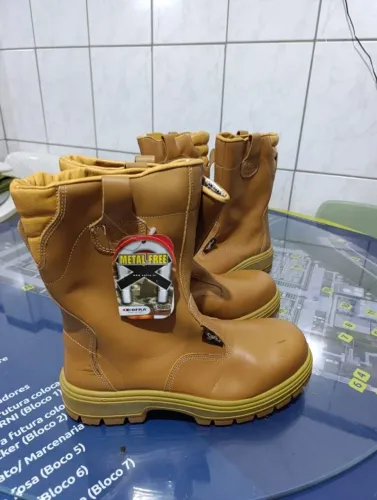 Botas de segurança fora da estrada