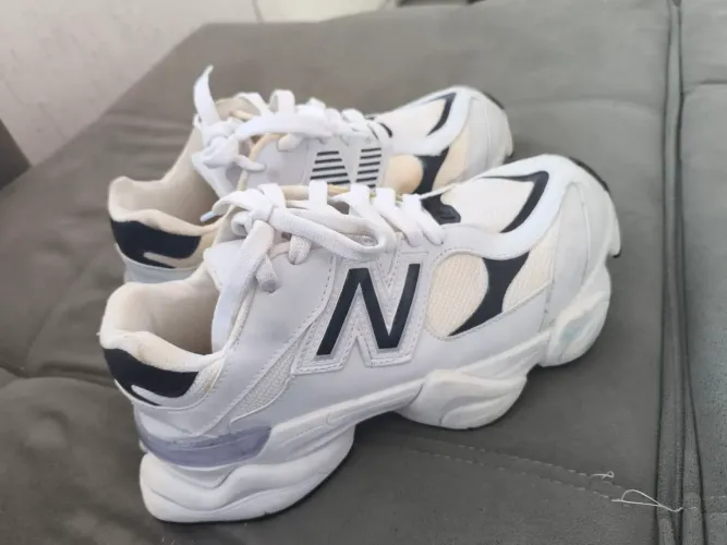 Tênis New Balance 9060 - Branco e Preto (Estilo Casual / Streetwear