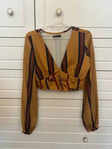 Blusa cropped listrada