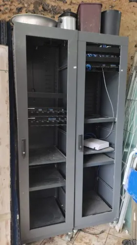 Rack servidor. <br>Valor 490,00 cada
