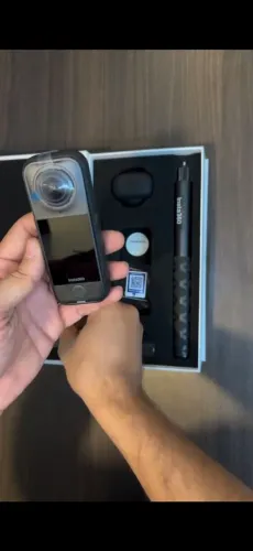 Câmera Insta360 X4 Air combo 2 bateria e bastão de selfie 