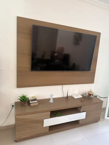 Rack e painel de sala