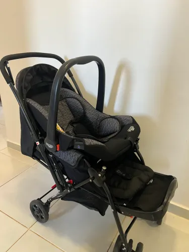 Carrinho de Bebê + Bebê Conforto Cosco Kids Wizz (Travel System) - Excelente Estado!