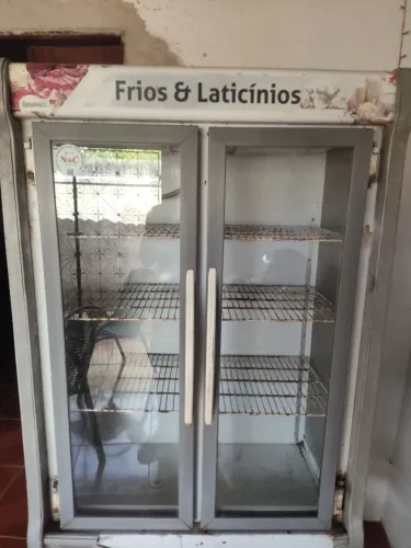 Freezer vertical usado e sem gás