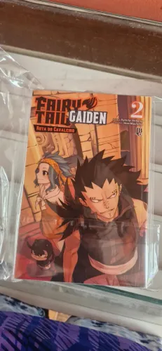 MANGÁ DE "FAIRY TAIL: GAIDEN" BEM CONSERVADO