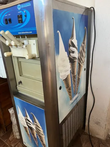 Máquina de sorvete italianinha P2