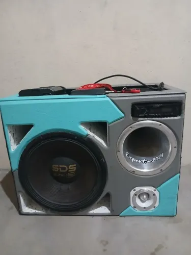 Vendo som de carro